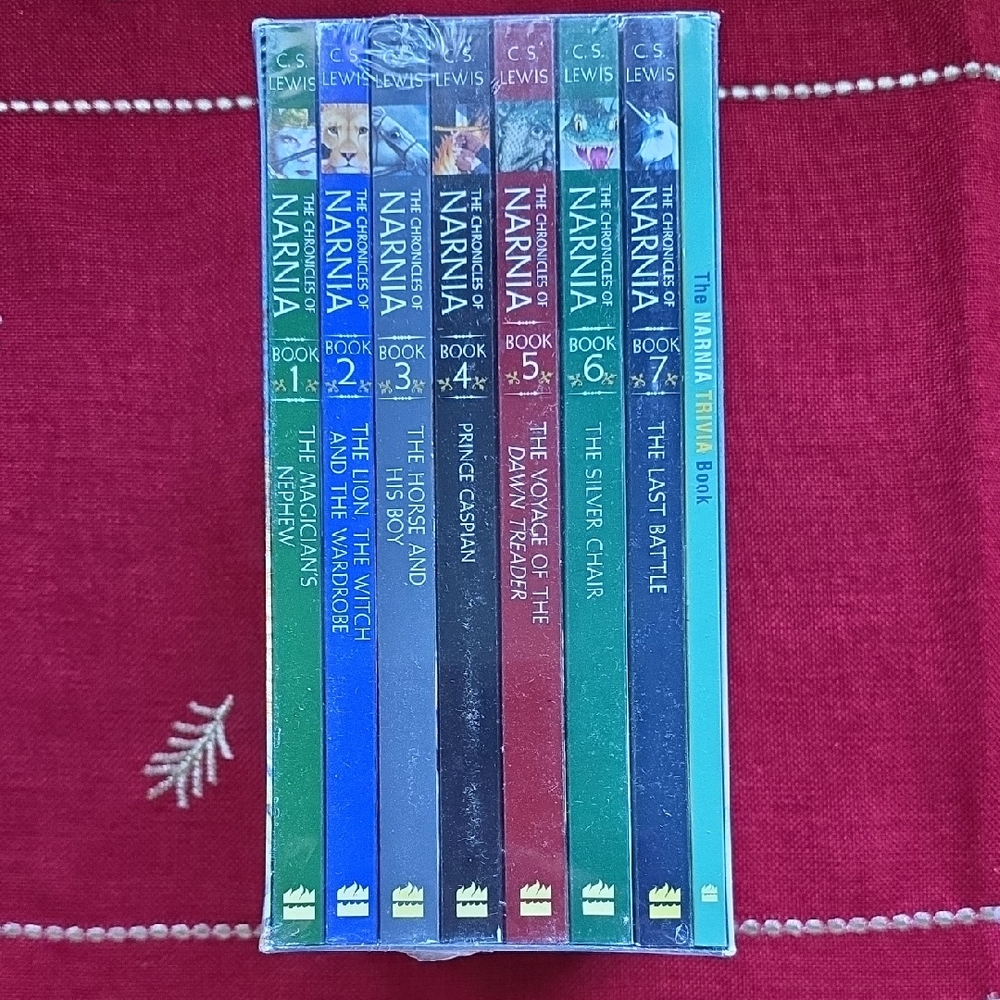 🆕️ The Chronicles of Narnia 8 Book Box Set C.S. Lewis Paperback Books + Trivia